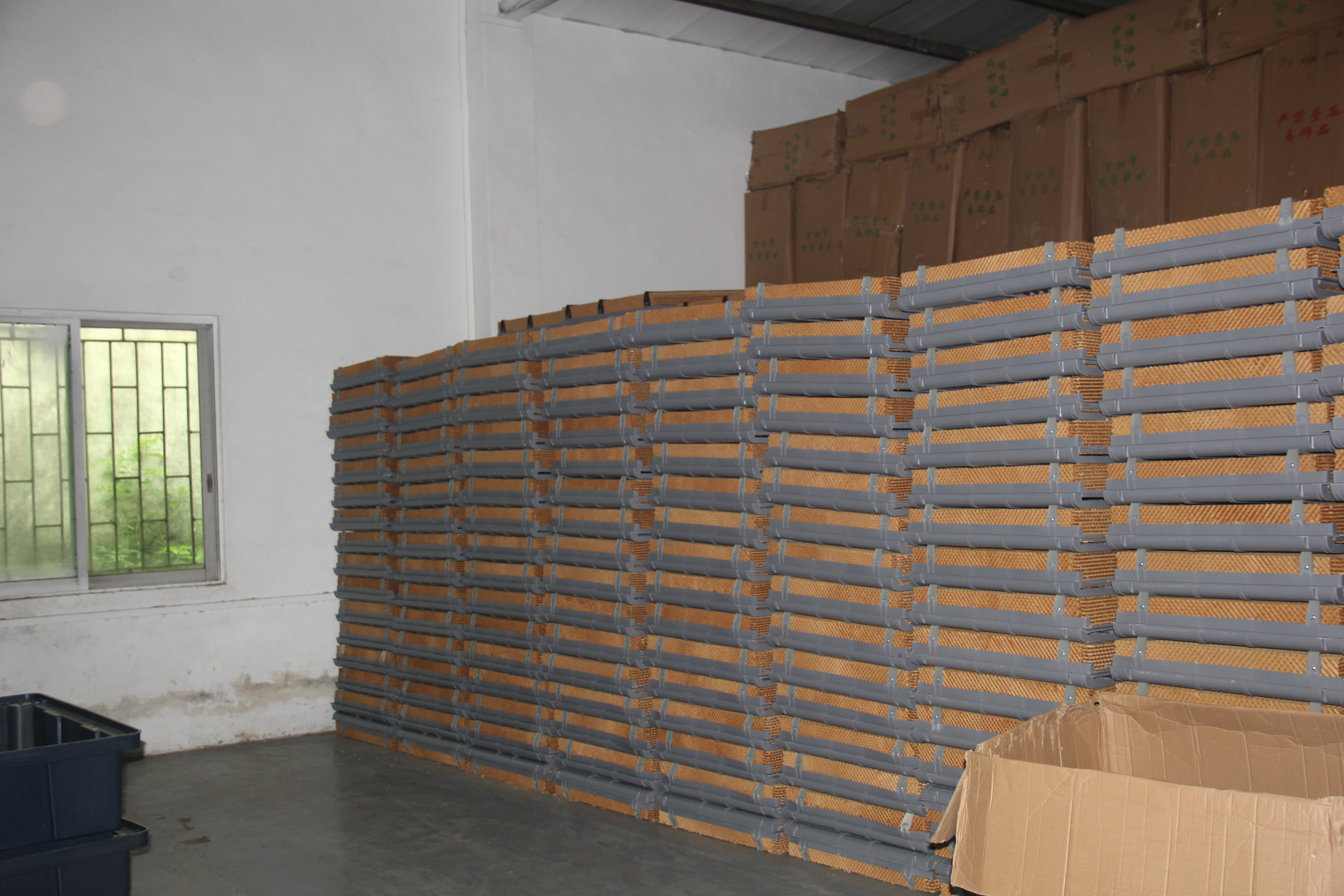 可以根据几个方面来选择水帘纸