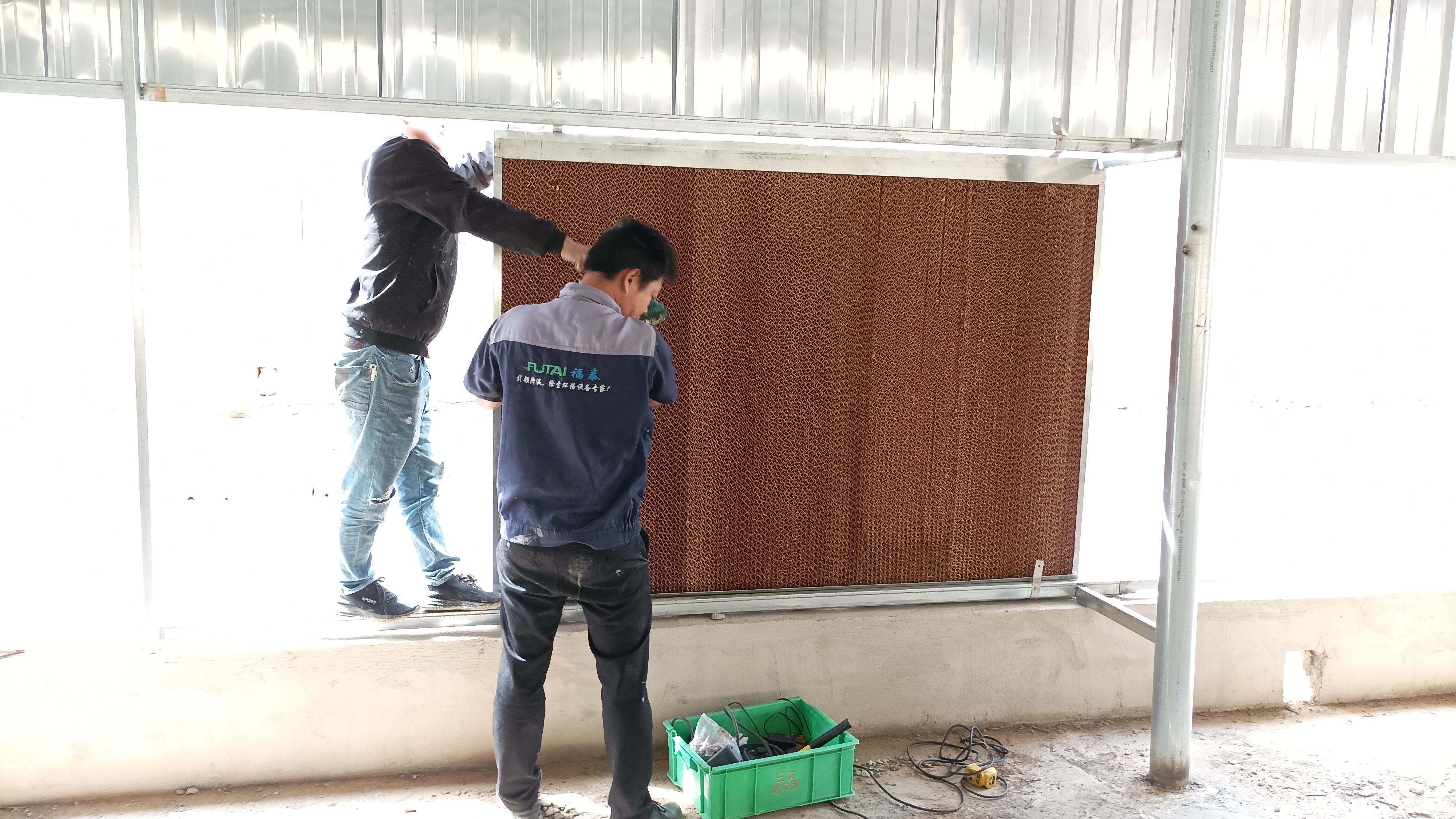 负压式水帘风机的降温原理